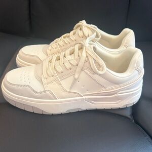 American Eagle Cream Sneakers